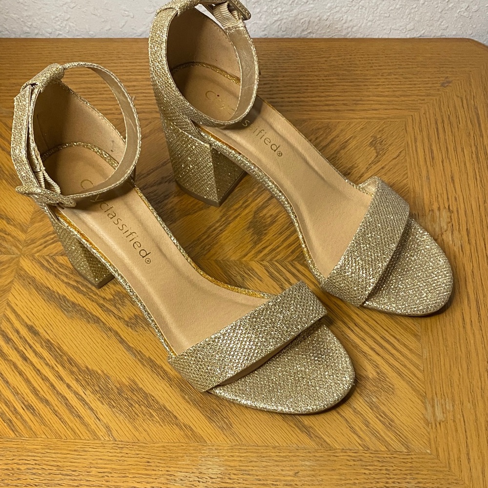 City Classified Block Chunky Heel Ankle Strap Gold Glitter Heels Size 5 1/2